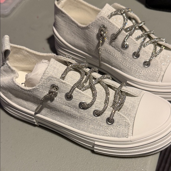 Stylish White Canvas Sneakers with Glitter laces Brand new never used - Picture 2 of 5